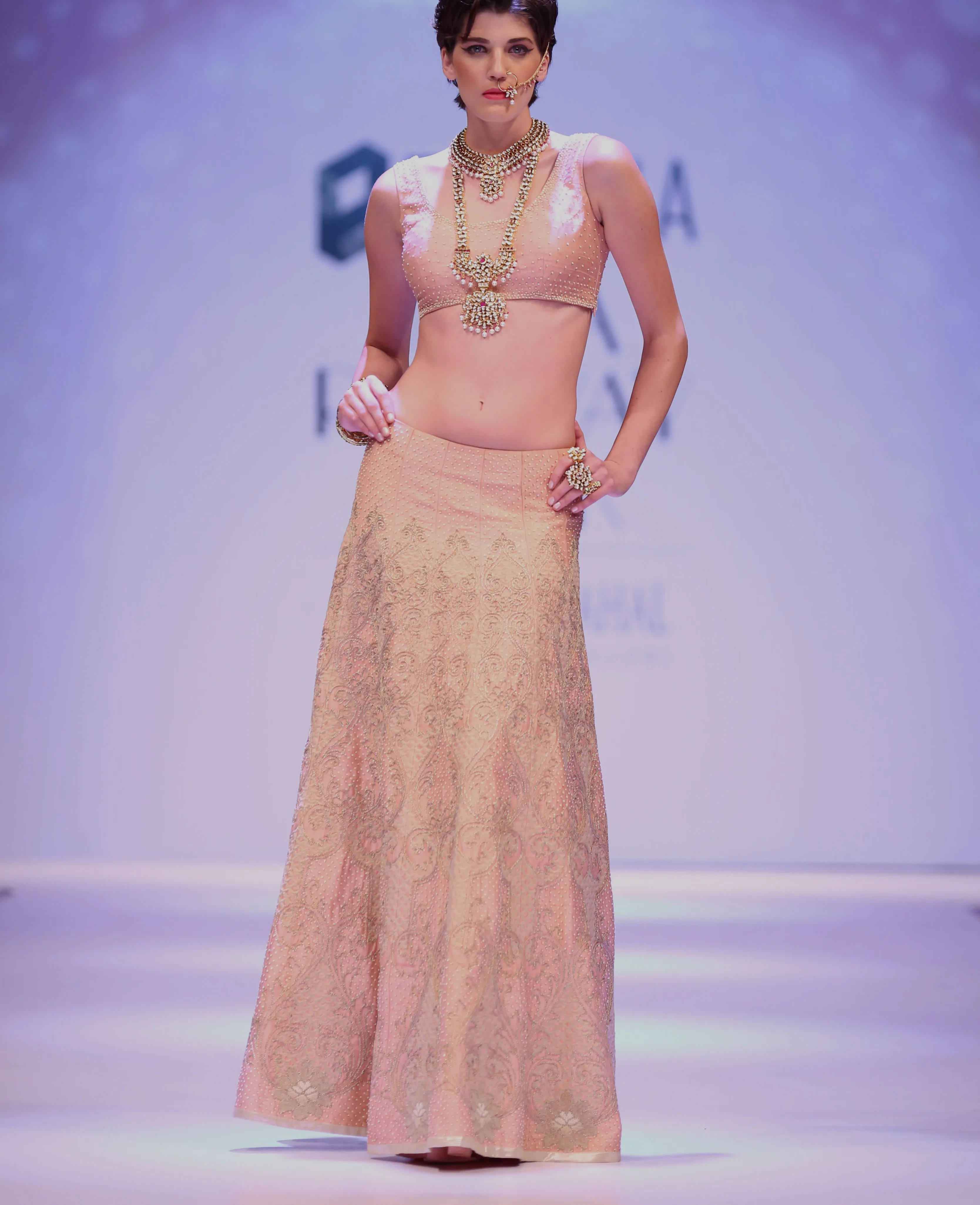 Pasarela, vestido bordado de alta costura